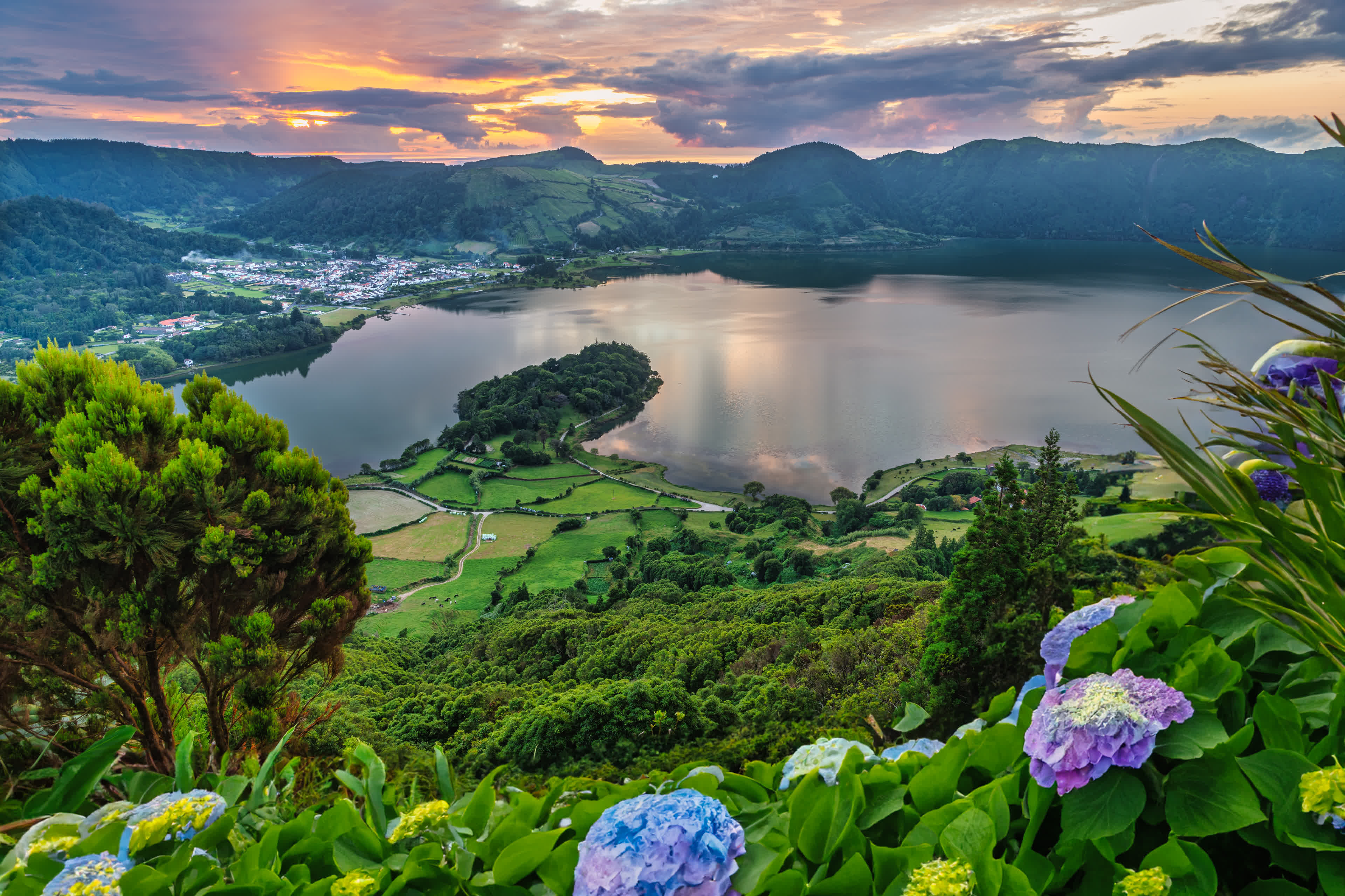 Sete Cidades ao nascer do sol, São Miguel